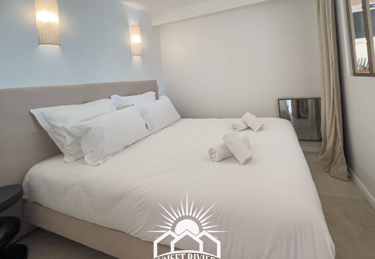 Apartment in Antibes - PAU SUNSET PORT VAUBAN