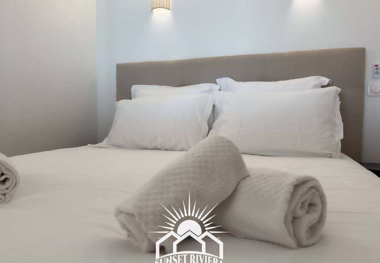 Apartment in Antibes - PAU SUNSET PORT VAUBAN