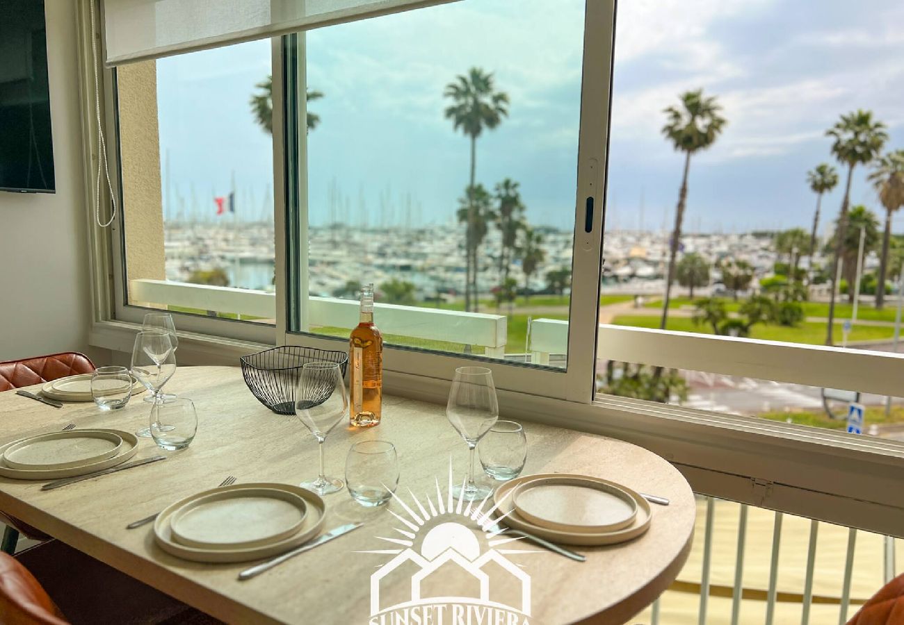 Appartement à Antibes - PAU SUNSET PORT VAUBAN