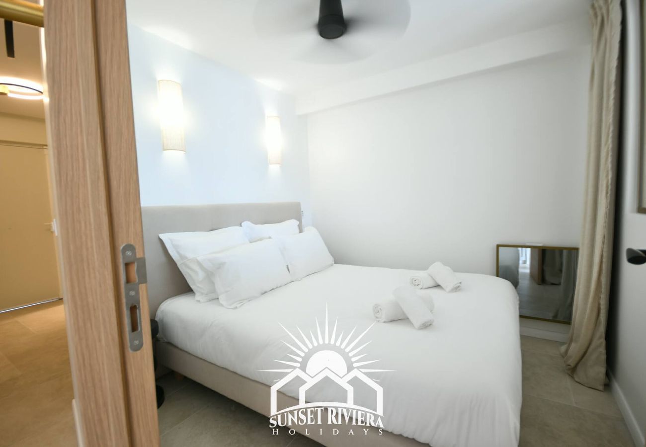 Appartement à Antibes - PAU SUNSET PORT VAUBAN